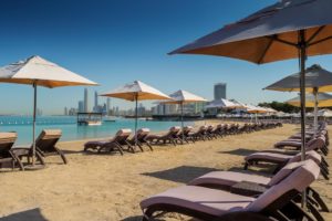 Лучшие пляжные отели в Абу-Даби. Radisson Blu Hotel & Resort.
